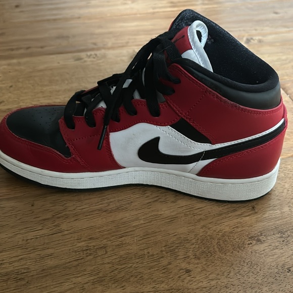 Jordan 1 mid Chicago black toe - Picture 3 of 5